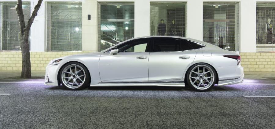  Lexus LS500h Executive Line by Wald 2018 года  (фото 3 из 23)
